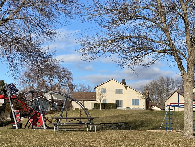 Building Photo - 150 Fairway Ct