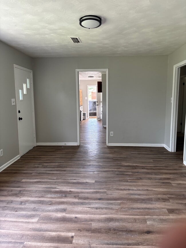 Building Photo - 211 Nance St