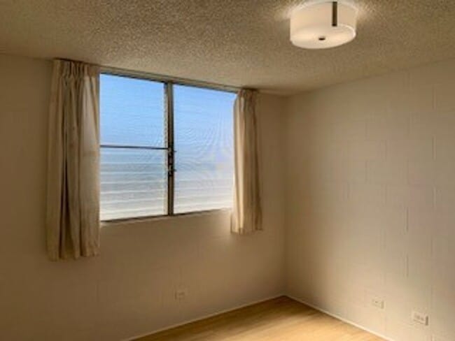 Building Photo - Makiki Apartment - 2 bedroom, 1 bath with ...