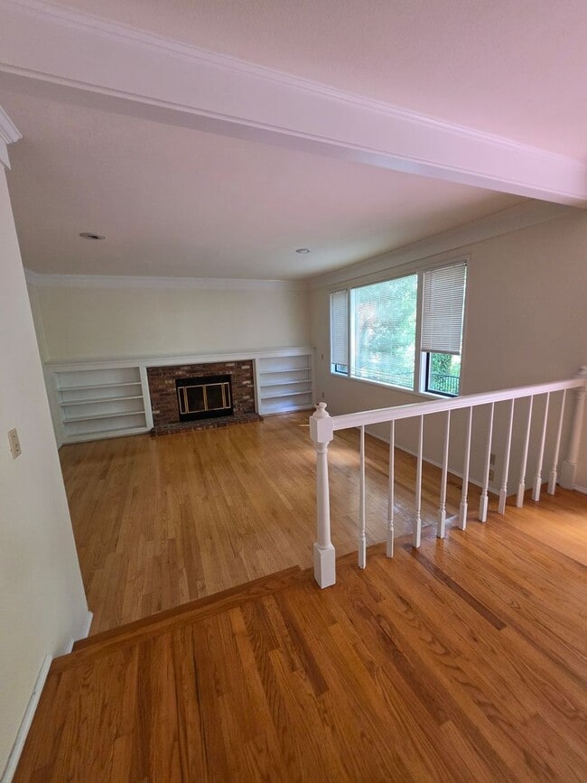 Building Photo - Lovely 4 bedroom Somerset Home in Private Wooded Setting