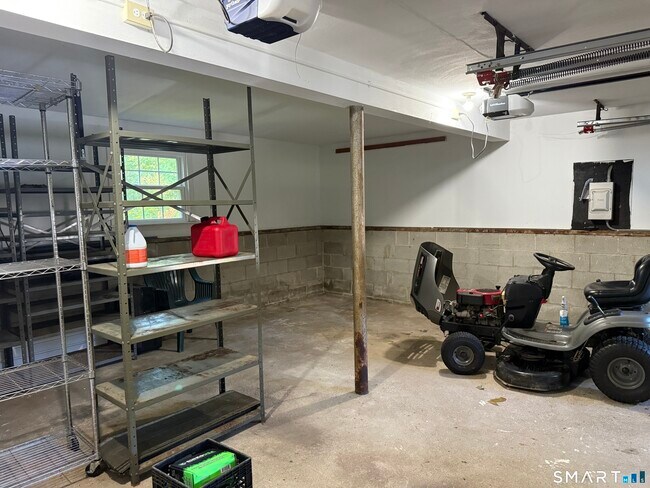 Building Photo - 19 Greenwood Ln