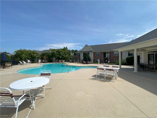 Building Photo - 411 Gallery Dr