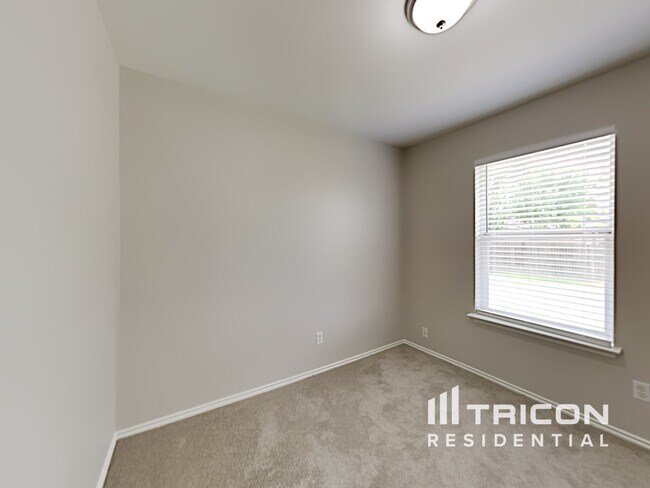 Building Photo - 10607 Shaencrest