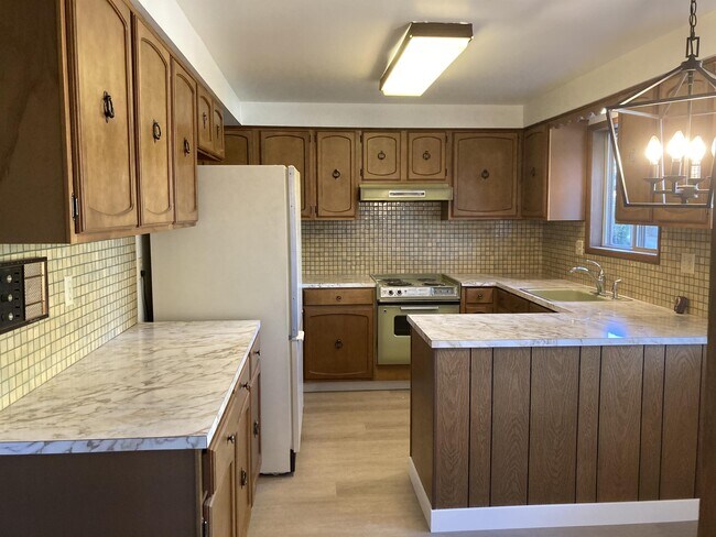 Building Photo - 7190 Los Verdes Dr