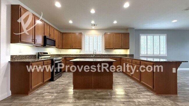 Building Photo - 8440 Hoover Ct