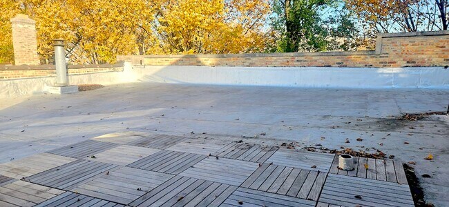 Building Photo - RAVENSWOOD - BEAUTIFUL 1BD/1BTH LOFT FOR R...