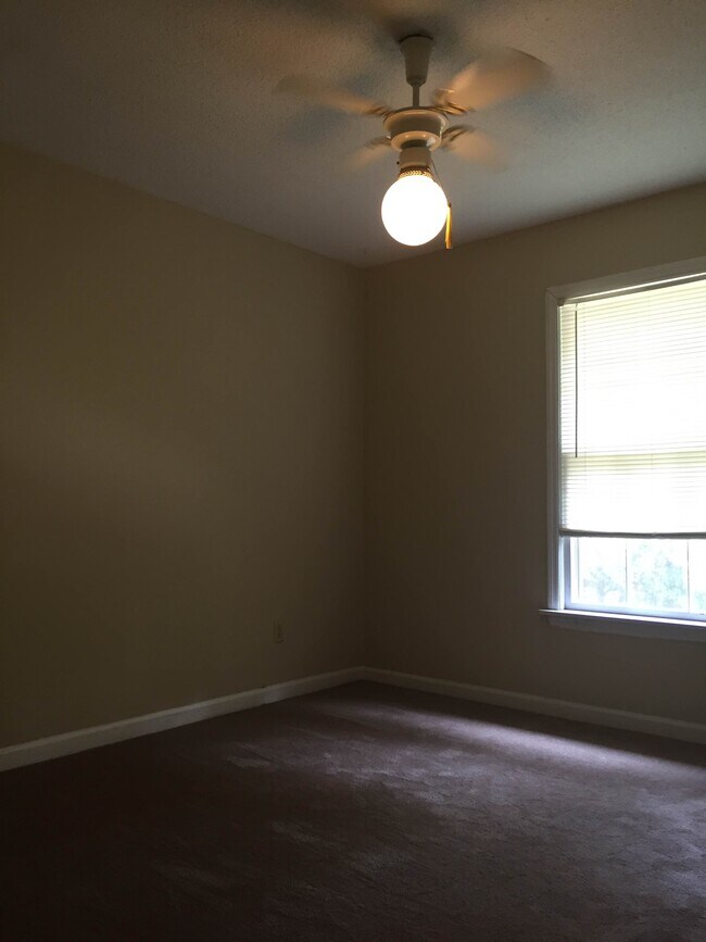 Building Photo - 212 Henderson St