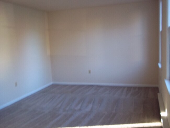 Building Photo - 223 Cross Keys Dr