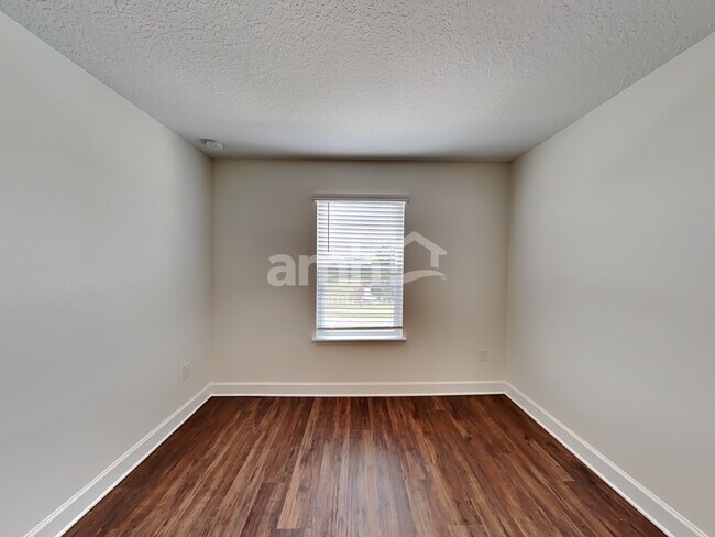 Building Photo - 1109 Walden Pond Dr