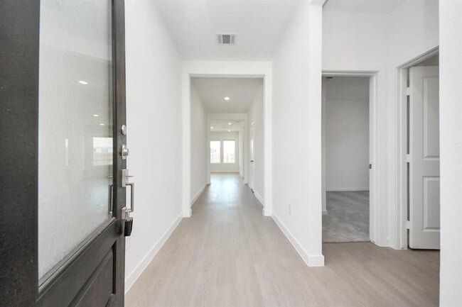 Building Photo - 10650 Ellerston Rd
