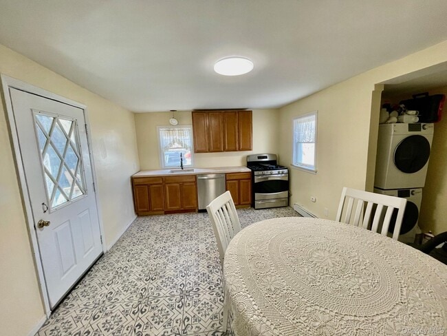 Building Photo - 427 4th St