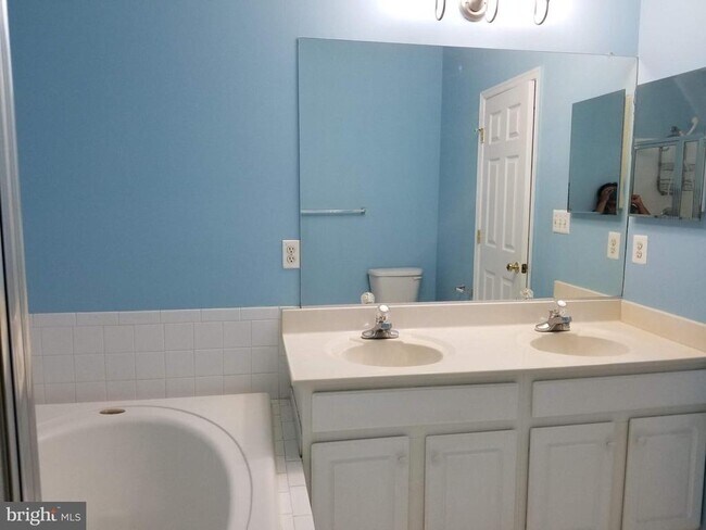 Building Photo - 11453 Log Ridge Dr