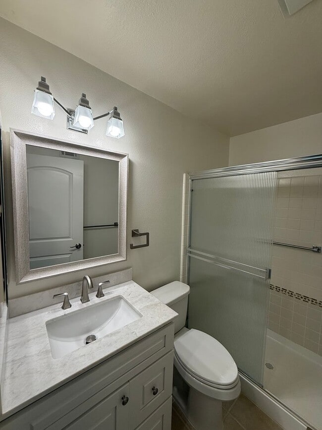 Building Photo - Beautiful Capri Home in Leisure Village