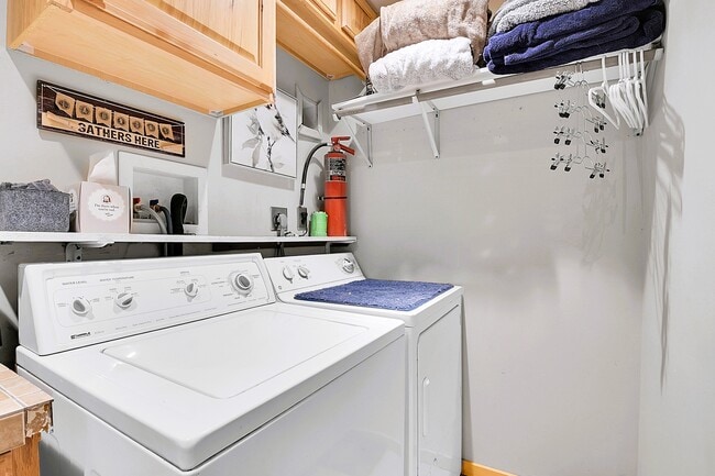 Building Photo - 8960 S Rex Ln