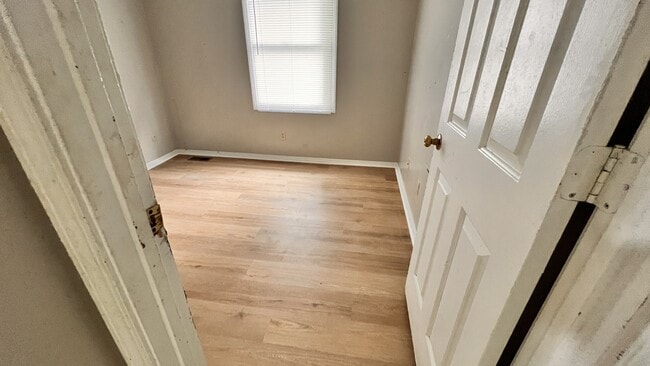 Building Photo - 1383 W Allen St