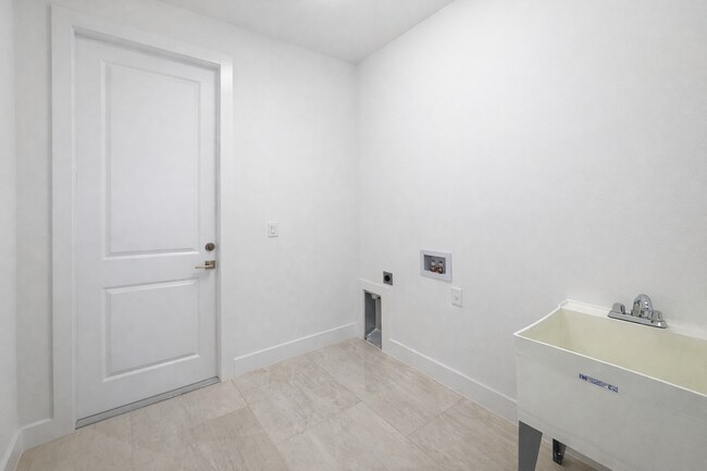 Building Photo - 211 NW 25th Ave