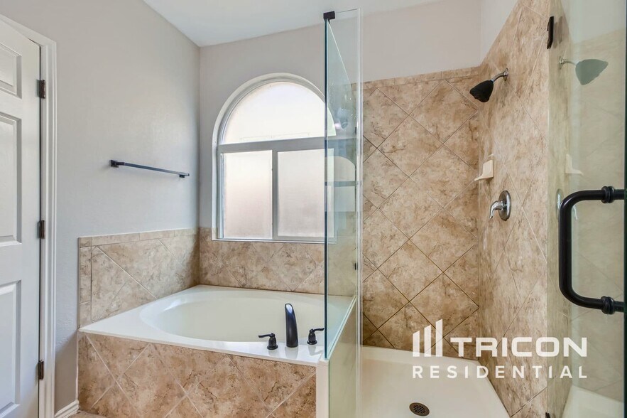 Building Photo - 213 Ridge Bluff