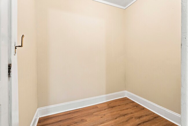 Building Photo - 730 Linnard St
