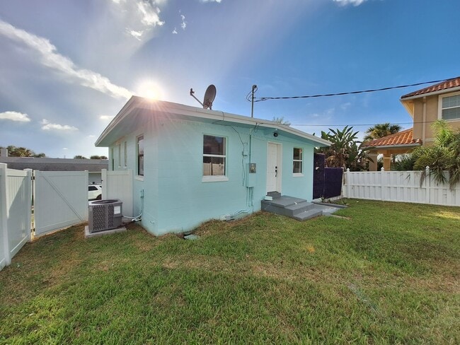 Building Photo - 910 S Central Ave