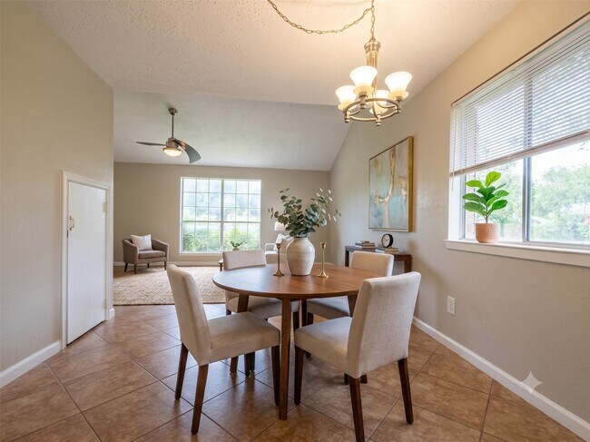 Building Photo - 302 Morningside Dr