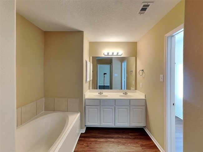 Building Photo - 3642 Apple Dale Dr