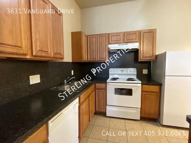 Building Photo - 3631 Vanguard Dr