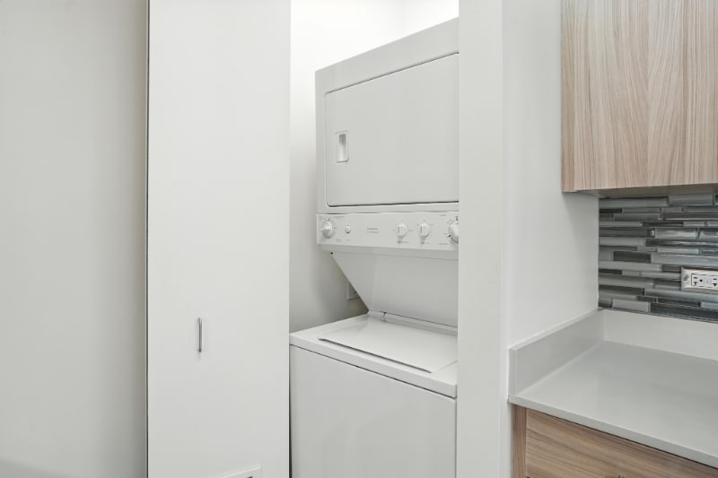 Building Photo - 548 N Kingsbury St