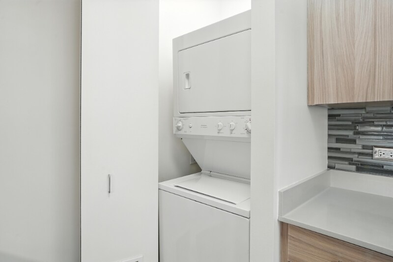 Building Photo - 498 N Kingsbury St