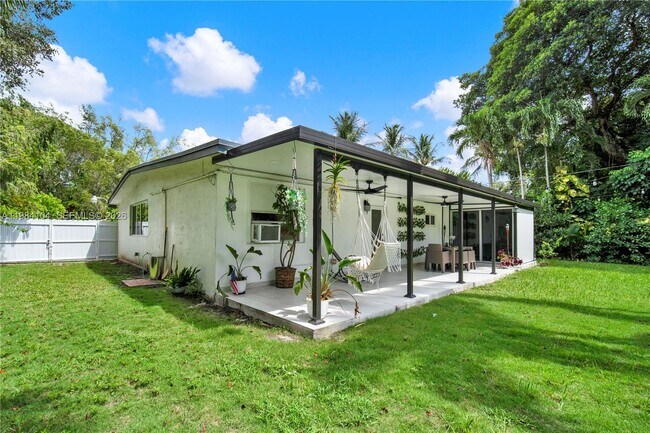 Building Photo - 6400 SW 62nd Ct