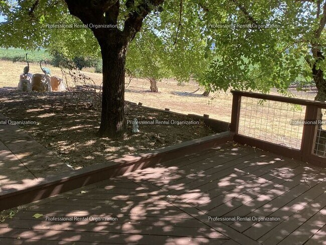 Building Photo - Wine County Cottage Delight