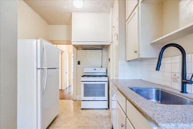 Building Photo - 1103 W 22nd St