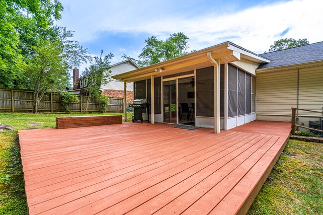 Building Photo - 10215 Melanie Dr SE