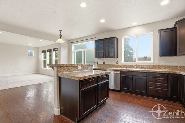 Building Photo - 15205 NE 102nd Way