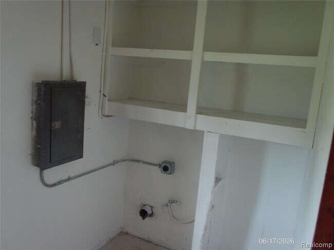 Building Photo - 26751 Belanger St