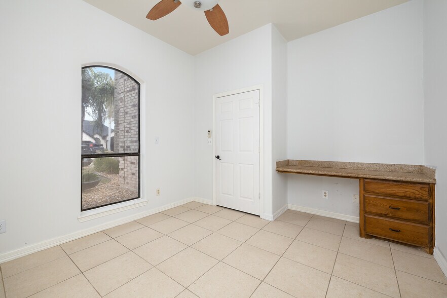 Building Photo - 4717 Ebony Ave