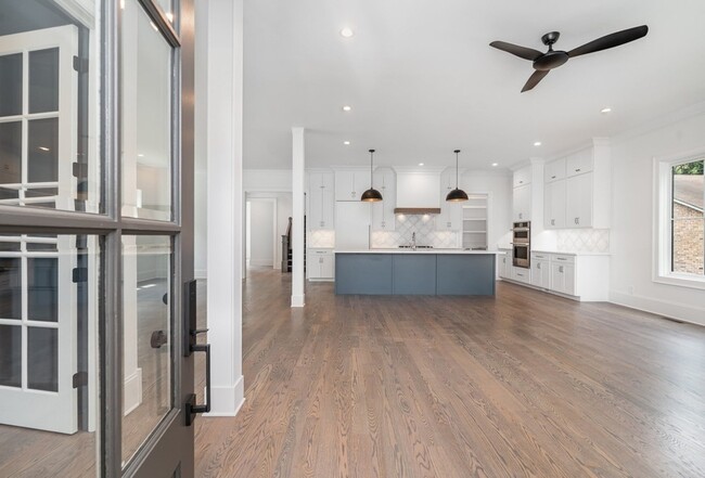 Building Photo - 909B Gale Ln