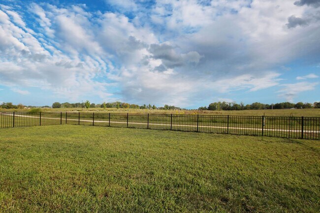 Building Photo - Pet Friendly in Sango!