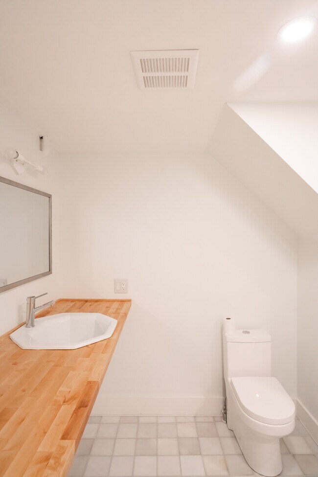 Building Photo - 171 Liberty St