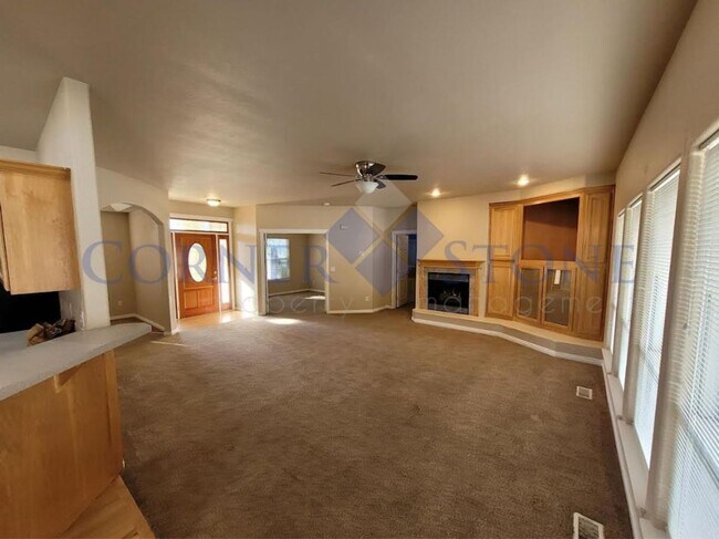 Building Photo - Wonderful Home Near GolfView Golf Course!