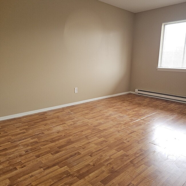Building Photo - 1351 Monomoy St