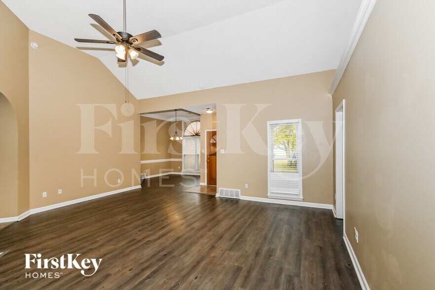 Building Photo - 844 Tropicana Dr E