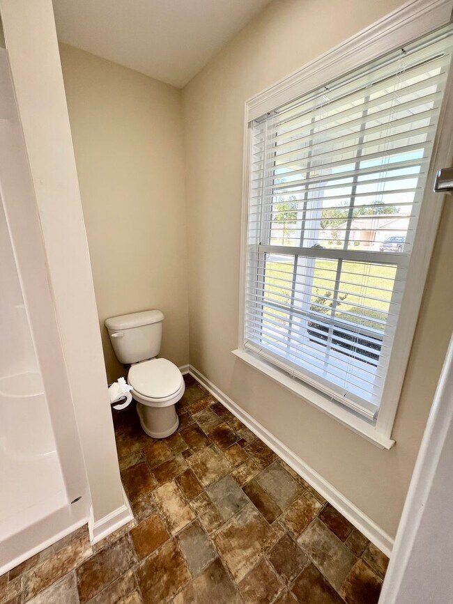 Building Photo - Beautiful home in Woodland Lakes! Extended...