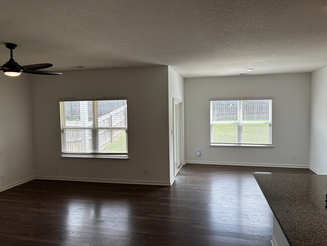 Building Photo - 2732 Minuteman Ln