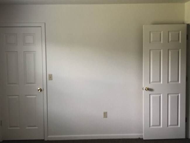 Master bedroom - 15130 Sprucevale Rd