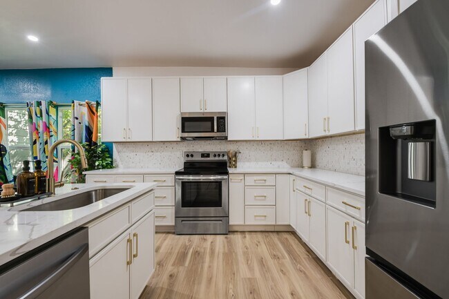 Building Photo - 5624 Eastside Ave