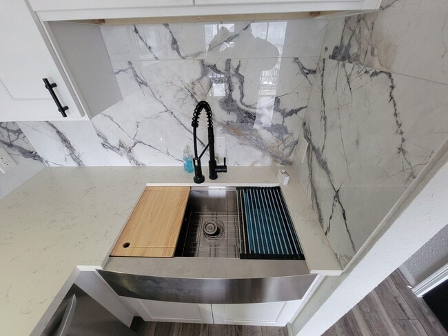 Building Photo - 6300 Seawall Blvd