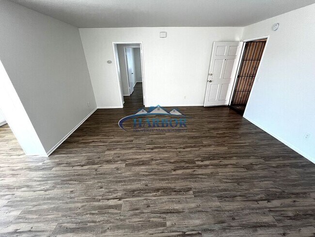 Building Photo - 672 W 12th St