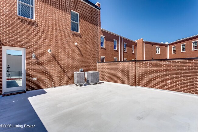 Building Photo - 9412 Norton Commons Blvd