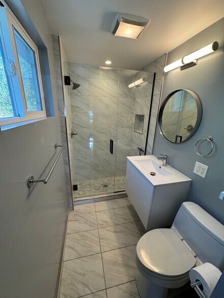 Building Photo - 10702 Chestnut St