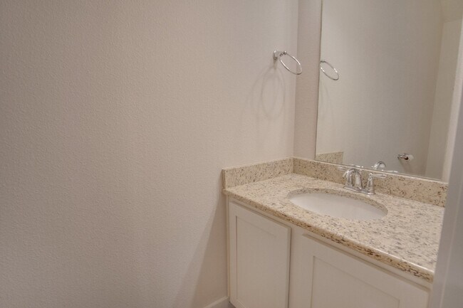 Building Photo - Spacious North Pensacola Townhome Featuring Modern Finishes, Granite Kitchen, Private Garage, Com...